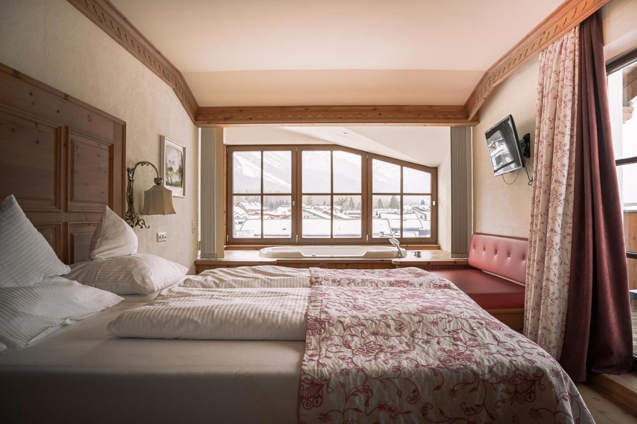 Hotel Tirolerhof - Familotel Zugspitze แอห์วัลด์ ภายนอก รูปภาพ